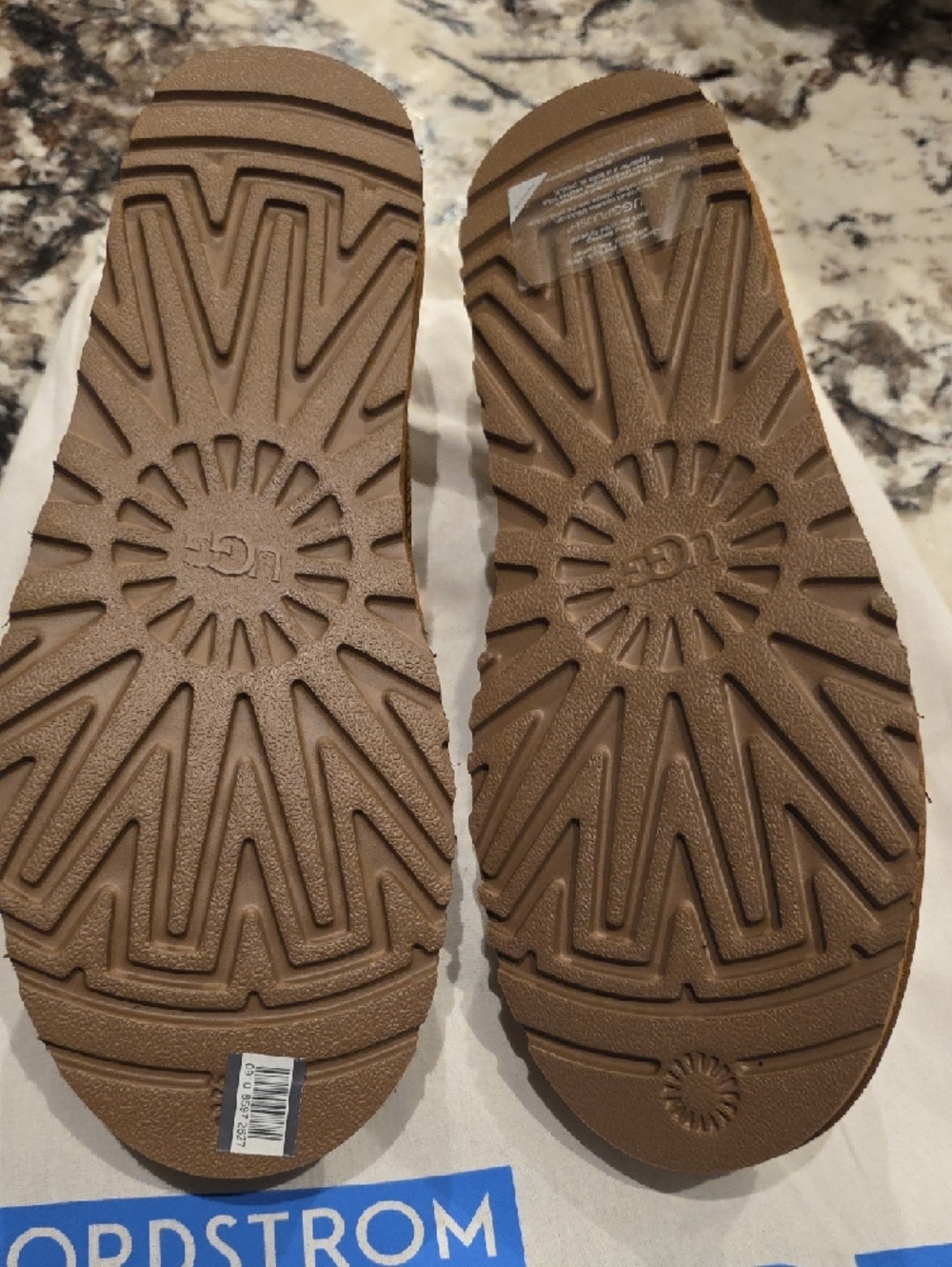 Men's UGG Leisure Nomad Slippers -Brand NEW - Picture 5 of 6